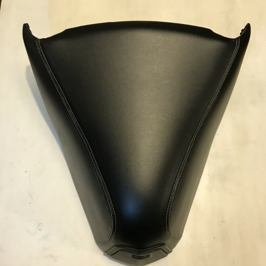 Selle de maxi scooter Peugeot par GT Sellerie, sellier auto moto à Limoges