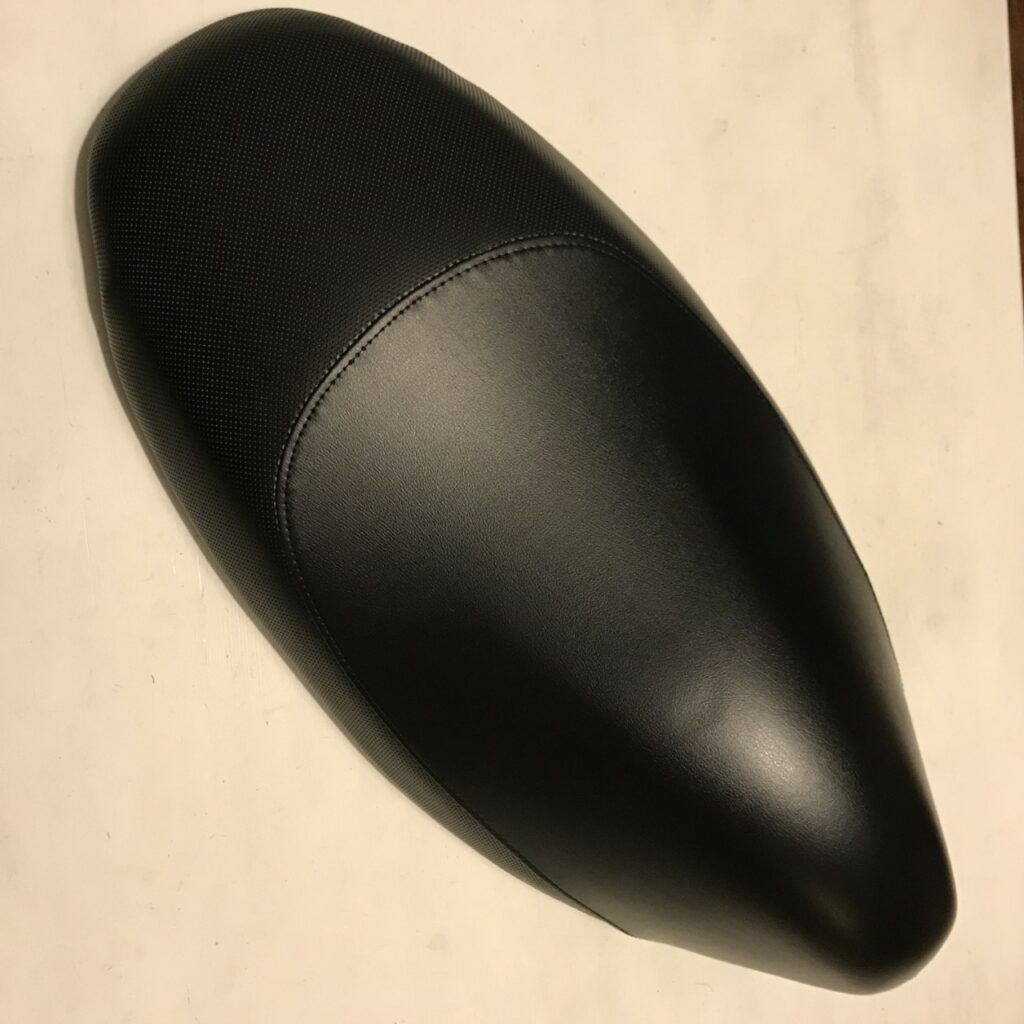 Selle scooter Peugeot par GT Sellerie, sellier auto moto à Limoges