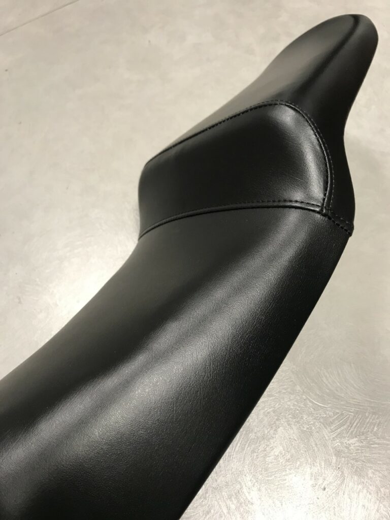 Selle Honda NSR sur mesure par GT Sellerie, sellier auto moto à Limoges